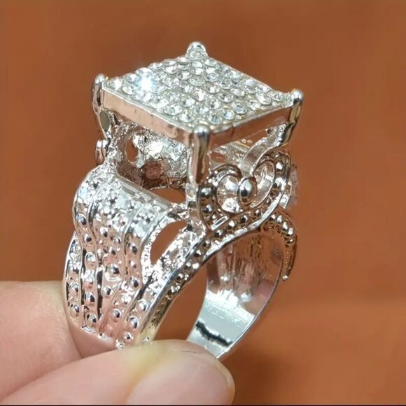 🆕💍Blingy Channel Set Simulated Diamond Wedding Ring -Sz 10 - Picture 7 of 10